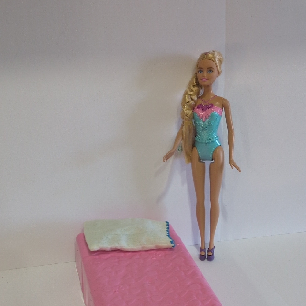 Bedroom Barbie Doll With Impressive Wardrobe And Accessories